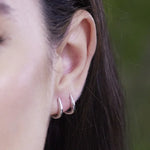 Load image into Gallery viewer, Claw Huggie Earring - silver
